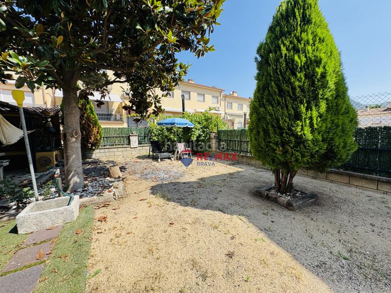 Foto a30d8b69-cc8c-4c4b-9717-de8d00552546. Casa pareada  en venta girona amplia, con jardín, piscina y garaje privado en Amer