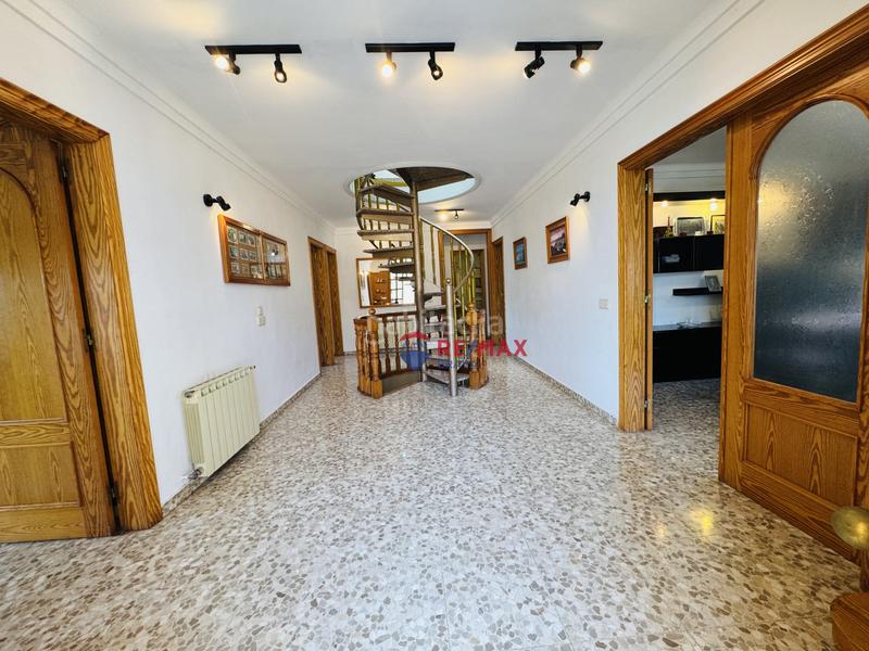 Foto b46d9cdb-6669-47d0-9686-79b38dfa383f. Casa pareada  en venta girona amplia, con jardín, piscina y garaje privado en Amer