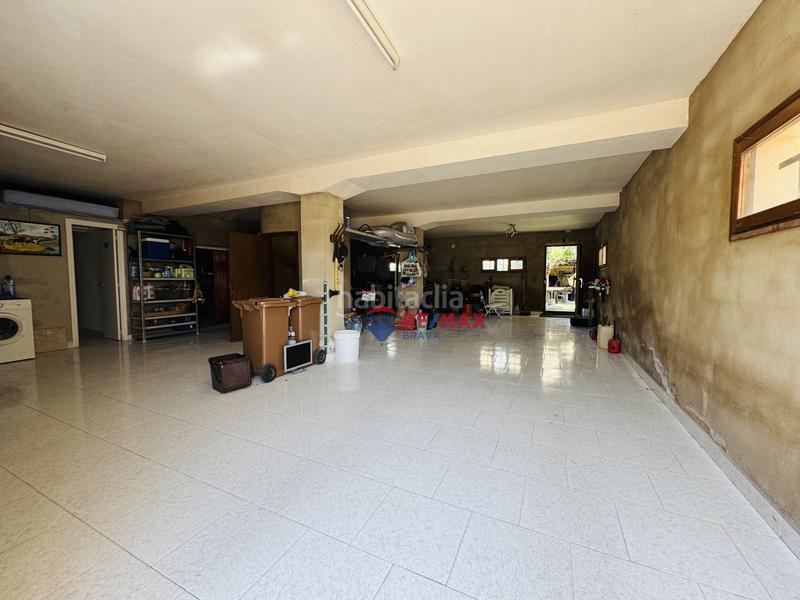 Foto bc64e152-1c76-441b-8871-e083702acca7. Casa pareada  en venta girona amplia, con jardín, piscina y garaje privado en Amer