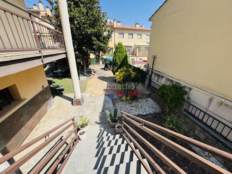 Foto c8f6a3c7-8eb6-4604-9a2a-1af5a4d67e47. Casa pareada  en venta girona amplia, con jardín, piscina y garaje privado en Amer