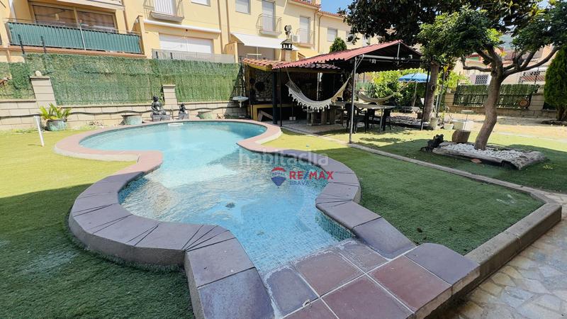 Foto da669602-acec-4188-b952-6e3fa4194c09. Casa pareada  en venta girona amplia, con jardín, piscina y garaje privado en Amer