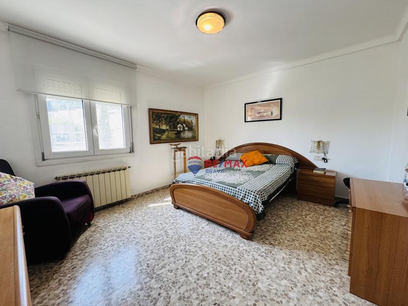 Foto dd3c9660-c6e5-4cfa-9b7f-5bf89fbec7fa. Casa pareada  en venta girona amplia, con jardín, piscina y garaje privado en Amer