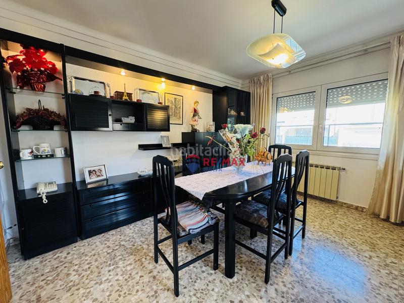 Foto f0d5b28b-7bcd-44fb-b62b-500f0eb23e98. Casa pareada  en venta girona amplia, con jardín, piscina y garaje privado en Amer