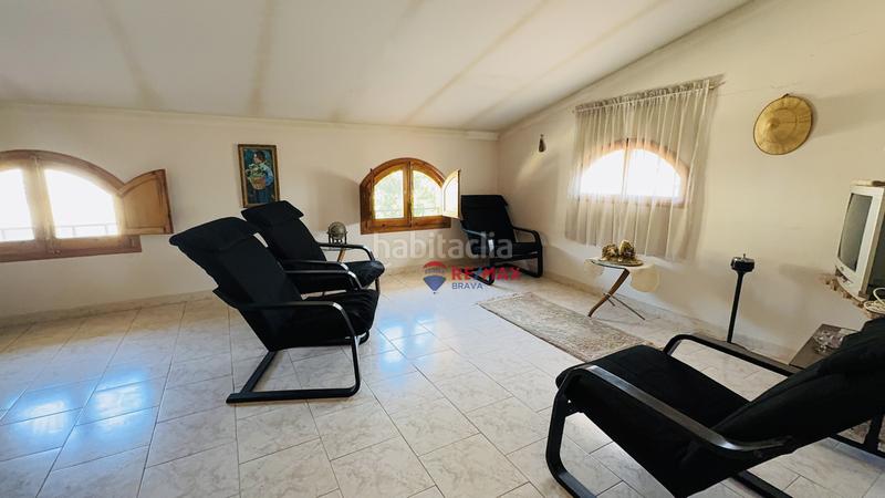 Foto ffb75c39-6631-4de9-8c56-da960dfc65fd. Casa pareada  en venta girona amplia, con jardín, piscina y garaje privado en Amer