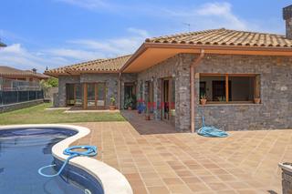 Maison à Castelló d` empúries - cl sant joan dels erms 11. Una casa de piedra única para vivir con calma.