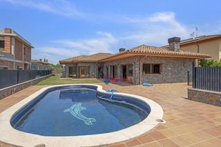 Haus in Castelló d` empúries - cl sant joan dels erms 11. Una casa de piedra única para vivir con calma.