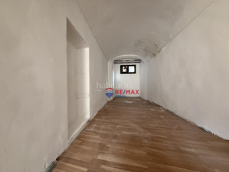 Foto 5a5b623d-f8c0-4c41-9217-13f35c9b733d. Casa adosada oportunidad única edificio con local comercial en zona turística en Besalú