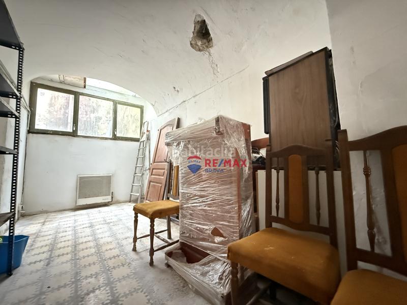 Foto e8d8c4f3-edb0-4ab4-9d27-7dc4e117b1c2. Casa adosada oportunidad única edificio con local comercial en zona turística en Besalú