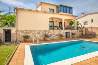 Casa  Platja de aro - cl remei. Villa mediterránea en venta en sagaró, costa brava  jardín, pisc