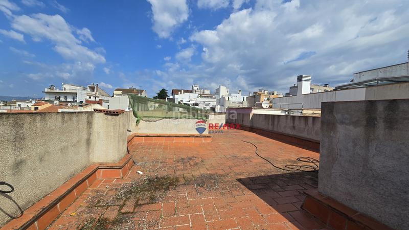 Foto 2040e0f6-36ab-41d3-ba26-5ab22f709173. Casa adosada en Blanes - cl raval 114 edificio único con construcción moderna y vistas al mar desde la azotea en el centro en Blanes