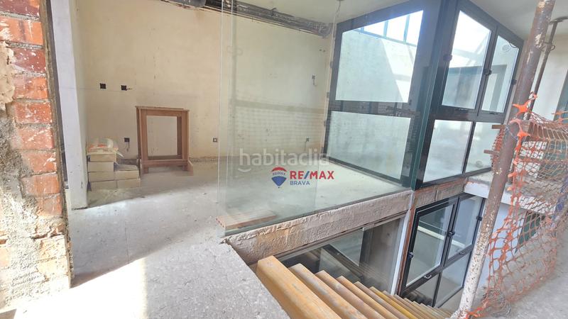 Foto 22fdeb00-e78c-435e-9cd7-04b72ee468fc. Casa adosada en Blanes - cl raval 114 edificio único con construcción moderna y vistas al mar desde la azotea en el centro en Blanes