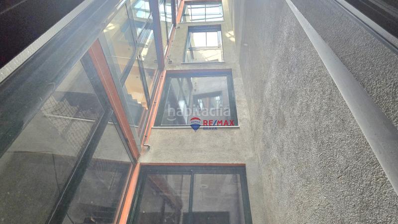 Foto 26bd1679-2806-4914-be8d-ee71101ec8ab. Casa adosada en Blanes - cl raval 114 edificio único con construcción moderna y vistas al mar desde la azotea en el centro en Blanes