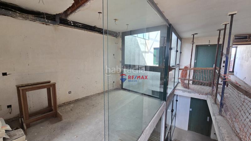 Foto 458daf4f-e53f-4fc7-98af-cdabb8f3e581. Casa adosada en Blanes - cl raval 114 edificio único con construcción moderna y vistas al mar desde la azotea en el centro en Blanes