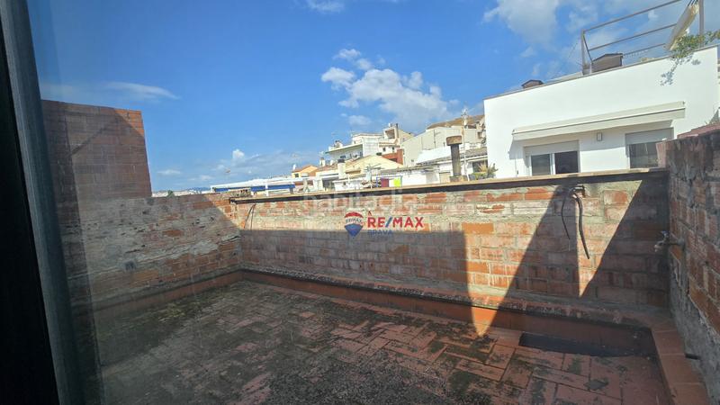 Foto 64c84ed1-ae53-4cbf-9a4f-6627a2b7a616. Casa adosada en Blanes - cl raval 114 edificio único con construcción moderna y vistas al mar desde la azotea en el centro en Blanes