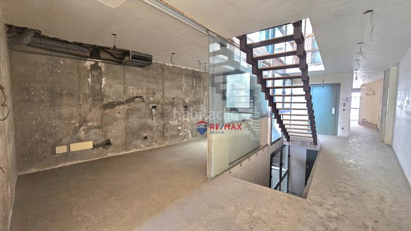 Foto 7199e873-1c25-44f2-b8c7-a1dff384f5a4. Casa adosada en Blanes - cl raval 114 edificio único con construcción moderna y vistas al mar desde la azotea en el centro en Blanes