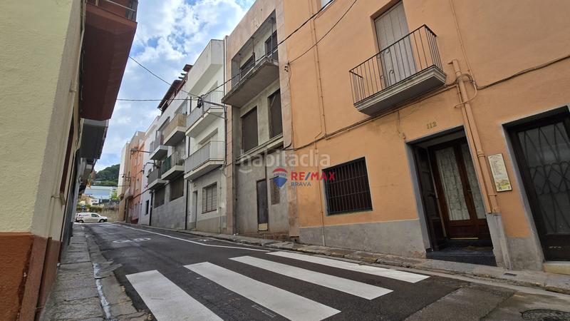 Foto 8e6b3b38-8277-44fa-848d-15d7fff99c16. Casa adosada en Blanes - cl raval 114 edificio único con construcción moderna y vistas al mar desde la azotea en el centro en Blanes