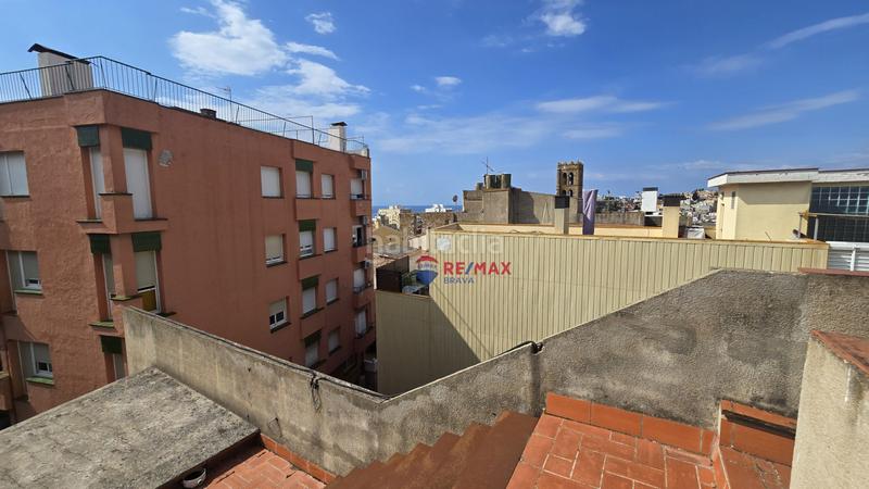 Foto dbb44acb-3d34-4770-b00d-396b7218f099. Casa adosada en Blanes - cl raval 114 edificio único con construcción moderna y vistas al mar desde la azotea en el centro en Blanes