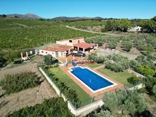 Maison  Garriguella - despoblado. Exclusiva finca con piscina en pleno parque natural