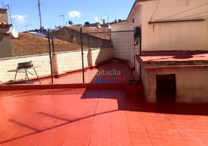 Foto 46ec72b7-7f1e-4aa8-9bde-a53ba05fb8e3. Casa adossada a La Vila Llançà