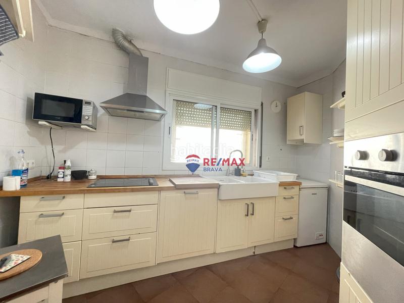 Foto f020f4f1-66ef-42ca-984c-edd40b01a4f3. Casa adossada a La Vila Llançà