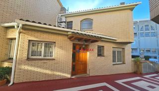 Casa adossada a Blanes - provença 1. Blanes  los pavos casa acogedora con jardín y garaje con acceso