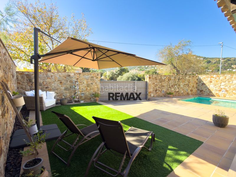 Foto 3445f5f1-543e-4674-8aa9-81a650e54ae7. Àtic amb calefacció aparcament piscina a Poble Calonge