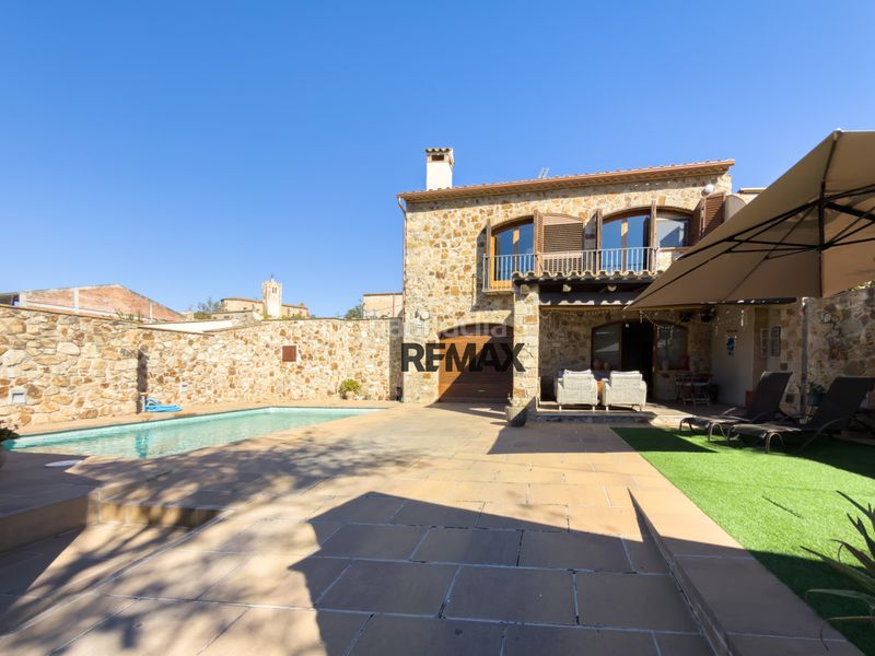 Foto 7a64a1f4-511c-43d8-a7aa-197cf1c083c7. Àtic amb calefacció aparcament piscina a Poble Calonge