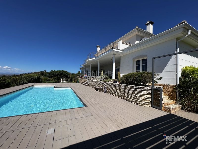 Foto 16973589-eb2b-4eed-94b2-d6d662b51c65. Chalet exclusiva villa de lujo con vistas panorámicas al mar y más de 2.000 m2 de parcela en Pau