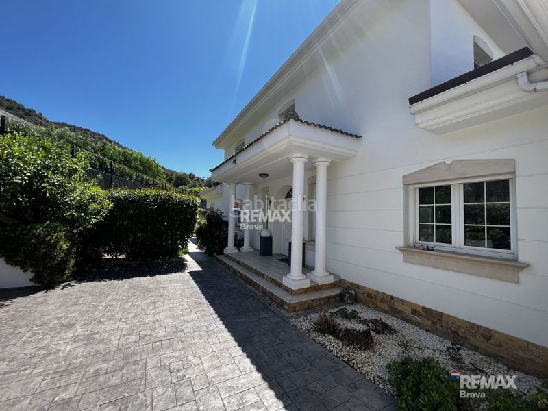 Foto 19dcc491-fbec-4551-9a5c-b8c012d8cda0. Chalet exclusiva villa de lujo con vistas panorámicas al mar y más de 2.000 m2 de parcela en Pau