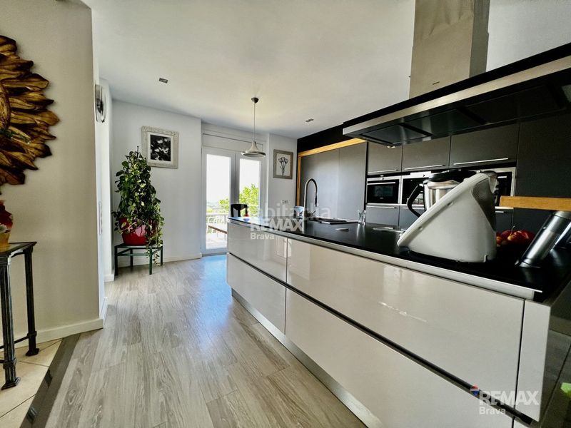 Foto 448fa158-dc15-4b93-b129-6e2e66ca3b62. Chalet exclusiva villa de lujo con vistas panorámicas al mar y más de 2.000 m2 de parcela en Pau