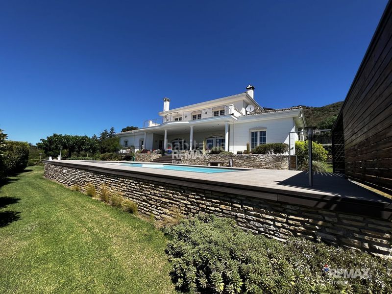 Foto 5d252ac7-fc1d-4e36-bdf6-ca8331549bc6. Chalet exclusiva villa de lujo con vistas panorámicas al mar y más de 2.000 m2 de parcela en Pau