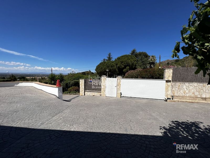 Foto 8a5a203f-99a3-48c5-89df-23a585f2393c. Chalet exclusiva villa de lujo con vistas panorámicas al mar y más de 2.000 m2 de parcela en Pau