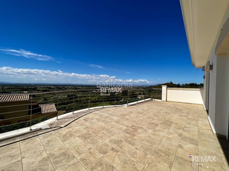 Foto 8a873856-267c-4901-93a3-4640933ed5d5. Chalet exclusiva villa de lujo con vistas panorámicas al mar y más de 2.000 m2 de parcela en Pau