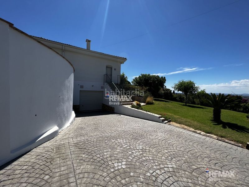 Foto 9230466a-6723-42e2-994f-36fb0d221861. Chalet exclusiva villa de lujo con vistas panorámicas al mar y más de 2.000 m2 de parcela en Pau