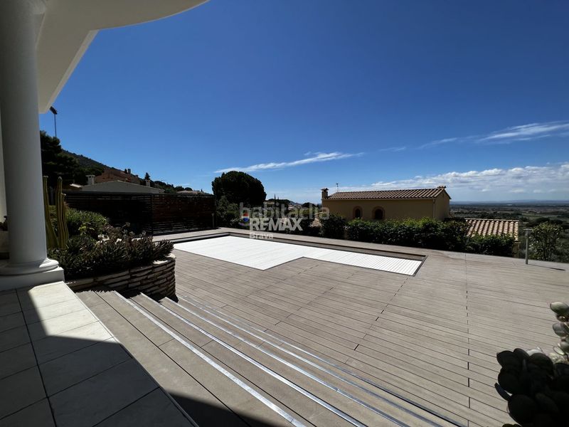 Foto b8dd8803-1441-47a1-90f8-197e5a3de0cc. Xalet amb aparcament piscina a Pau