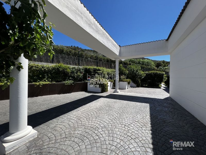 Foto bfb6c4bb-11eb-421e-9796-1325cd38995f. Chalet exclusiva villa de lujo con vistas panorámicas al mar y más de 2.000 m2 de parcela en Pau