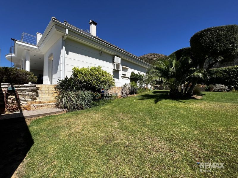 Foto f8b2c742-730f-4bbd-ba8a-69d3fc1aca78. Chalet exclusiva villa de lujo con vistas panorámicas al mar y más de 2.000 m2 de parcela en Pau