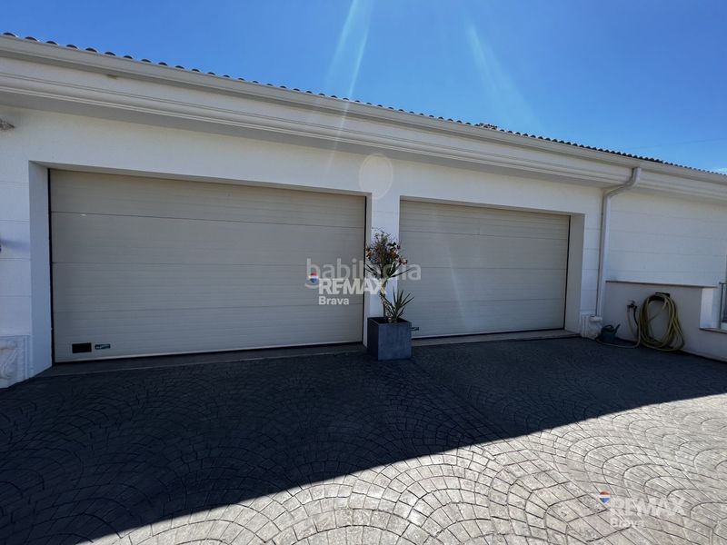 Foto fbcae969-ee08-4ae8-91d3-4cc70724fb88. Chalet exclusiva villa de lujo con vistas panorámicas al mar y más de 2.000 m2 de parcela en Pau