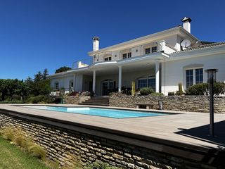 Chalet in Pau. Pau villa de lujo con vistas al mar