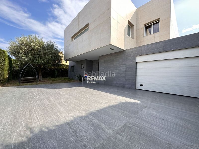 Foto 7edc5f6b-257c-4d6e-bf7d-a0a9760d79ad. Xalet amb aparcament piscina a Requesens Empuriabrava