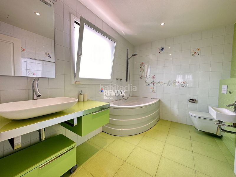 Foto d754a6e3-f5d1-463e-8497-462c1a74c2aa. Xalet amb aparcament piscina a Requesens Empuriabrava