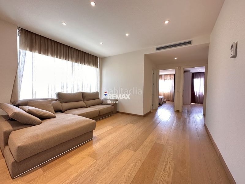 Foto e2c59fde-025c-4a80-aead-2b9b5bf44f0d. Xalet amb aparcament piscina a Requesens Empuriabrava