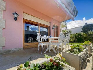Chalet  Calle cl de sant llorenc. Roses  elegante villa con jardín, bodega y amplios espacios llen