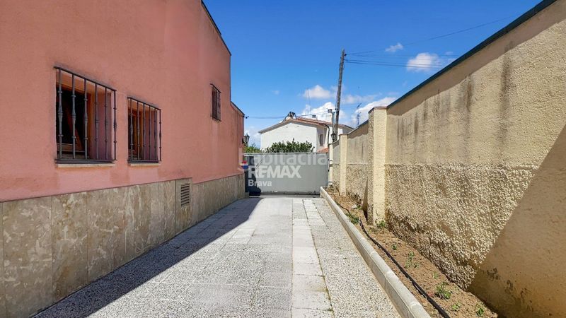 Foto a0a22bb0-97b1-42ce-aa05-21aa928fba19. Xalet amb calefacció aparcament a Nord Roses