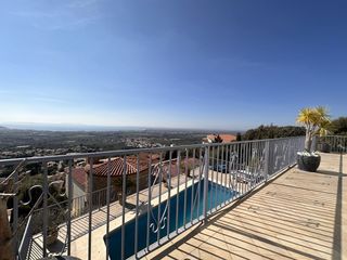 Chalet in Nord. Casa con vistas al mar