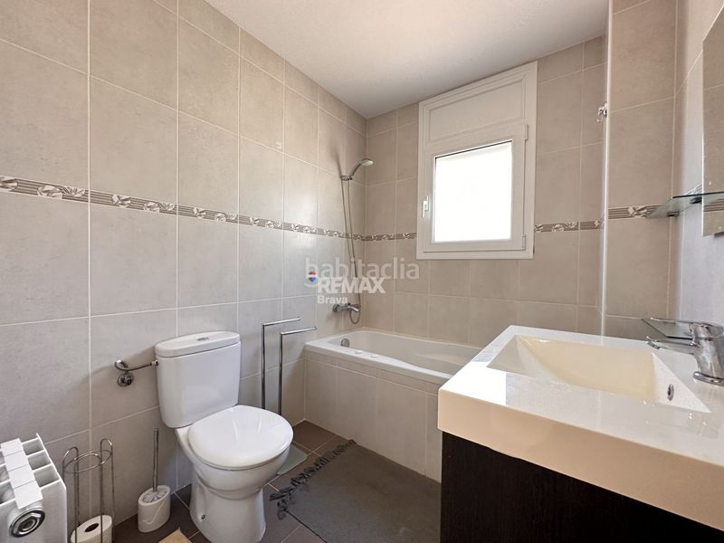 Foto f5ee58b6-6d0c-4da1-baa0-0ef41c1a0289. Xalet amb aparcament piscina a Nord Roses