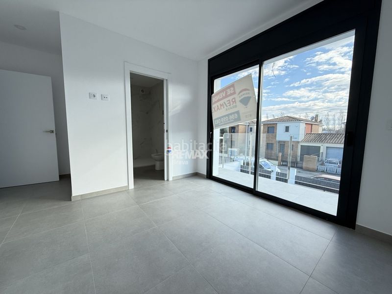 Foto a875edce-f004-48bf-96ab-4765f572721d. Xalet amb aparcament piscina a Puigmal - Mas Nou Empuriabrava