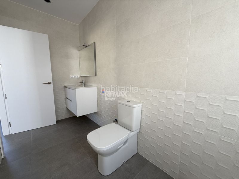 Foto e5a4edde-1edd-4106-80e4-4f81dfa097f2. Xalet amb aparcament piscina a Puigmal - Mas Nou Empuriabrava