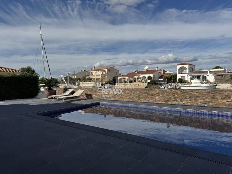 Foto a50542fb-922a-42fa-b415-e3c4df203f1c. Xalet amb calefacció aparcament piscina a Santa Margarida Roses