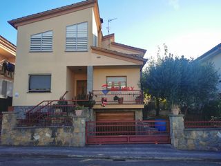 Xalet a Palau. Villa en venta a girona